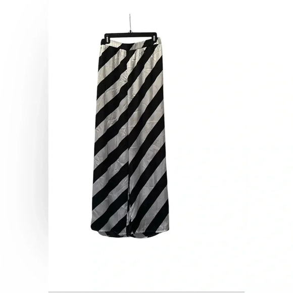 Boohoo Wide Leg White/Black Striped Silky Trousers, size US 10. - Picture 5 of 7